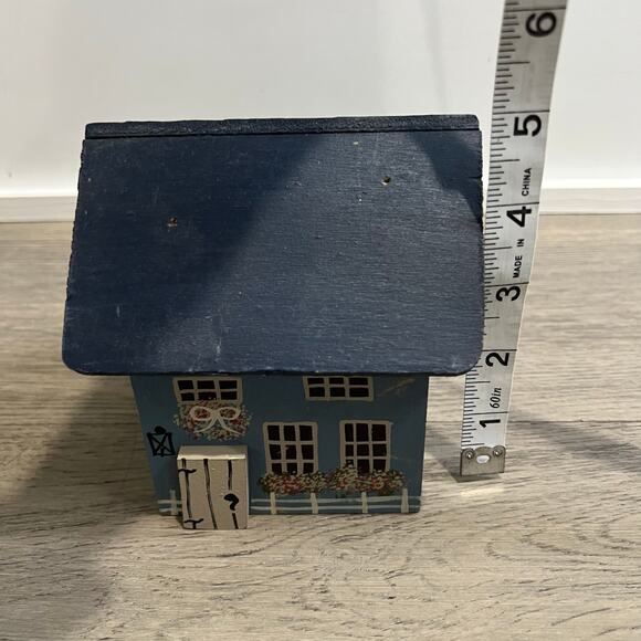 Vintage Small Handmade Primitive Tole Painted Wooden House - Picture 4 of 7